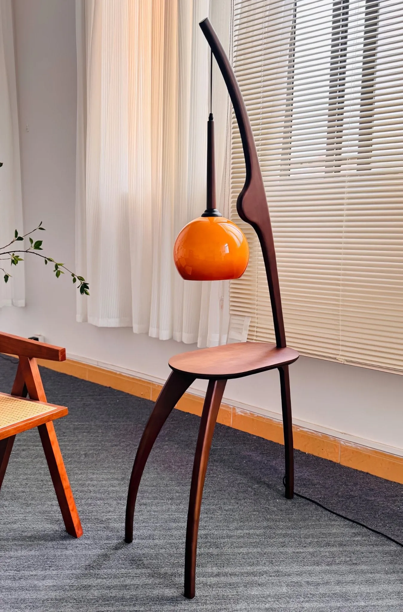 Curved Mantis Arm Floor Lamp