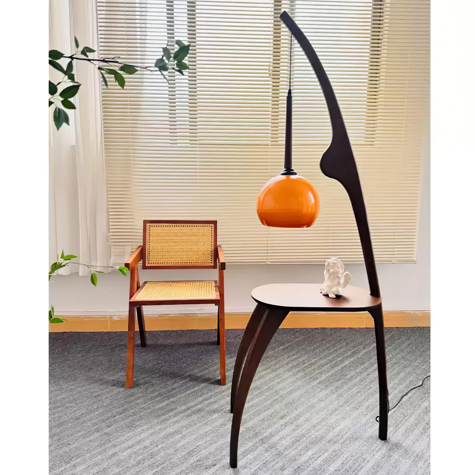 Curved Mantis Arm Floor Lamp