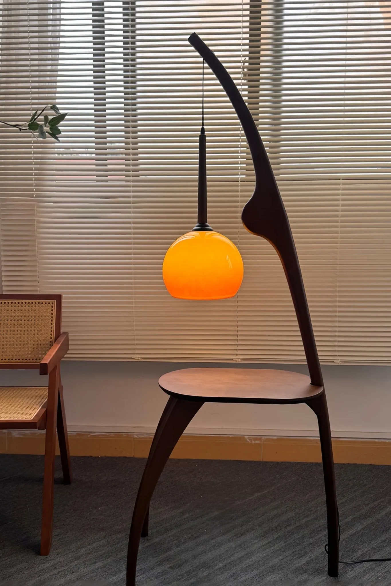 Curved Mantis Arm Floor Lamp