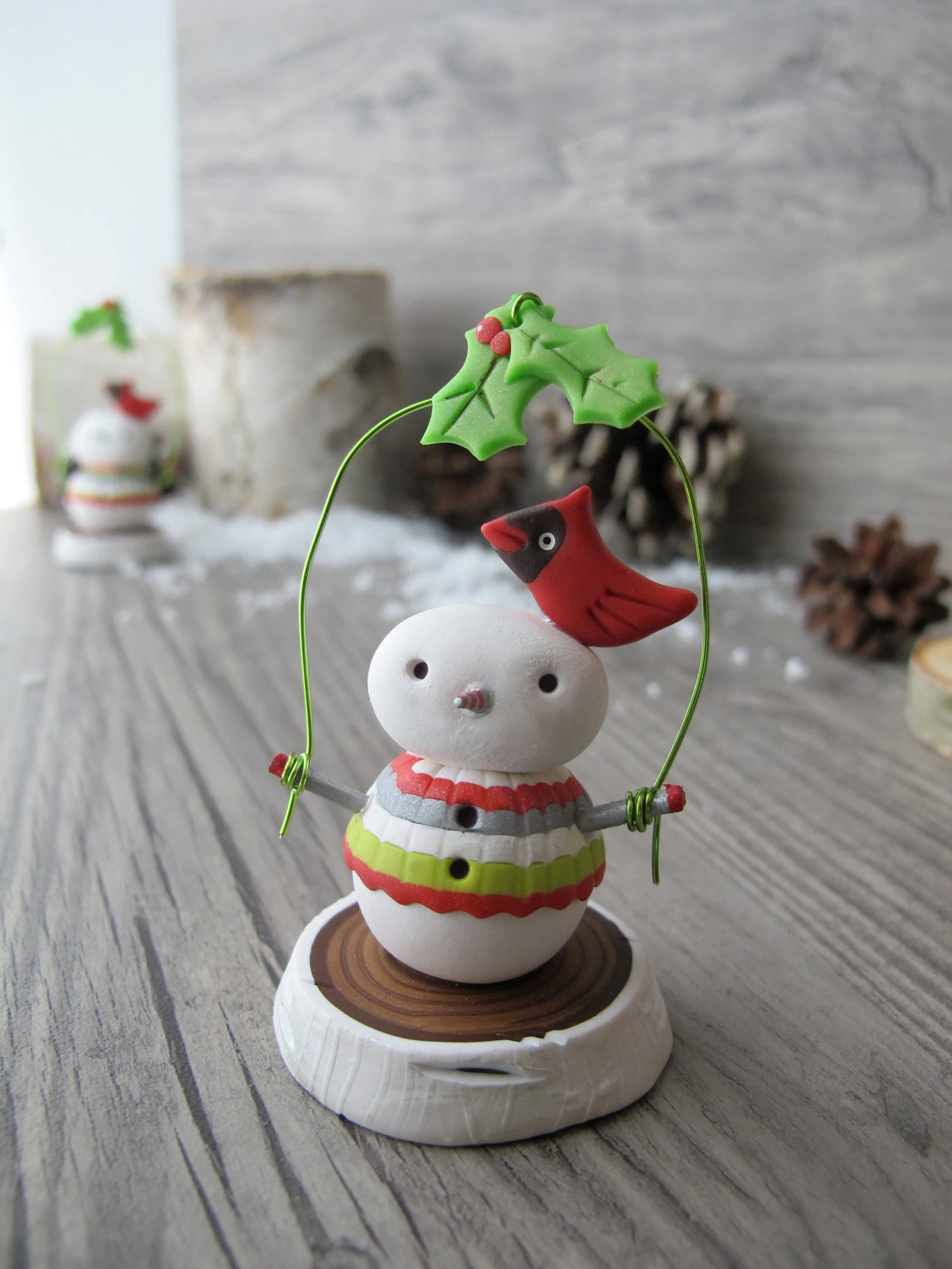 premo! Yule Log Snowman Mini Sculpture