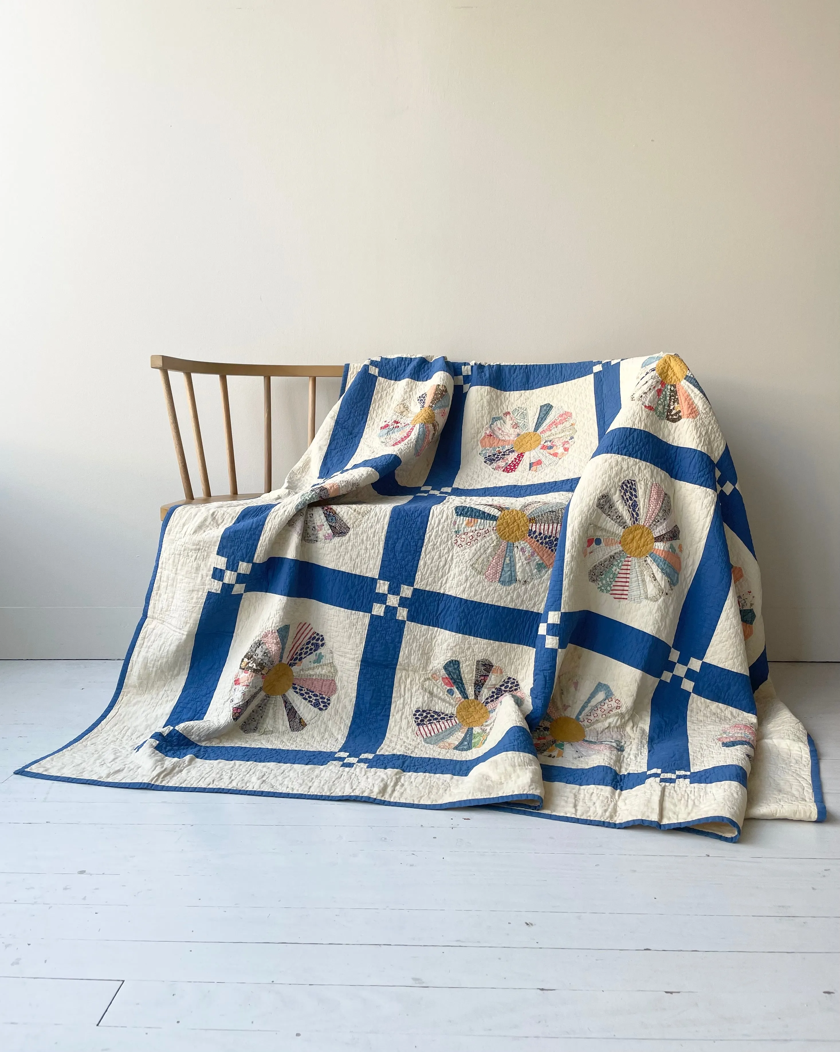 Vintage Dresden Plate Quilt